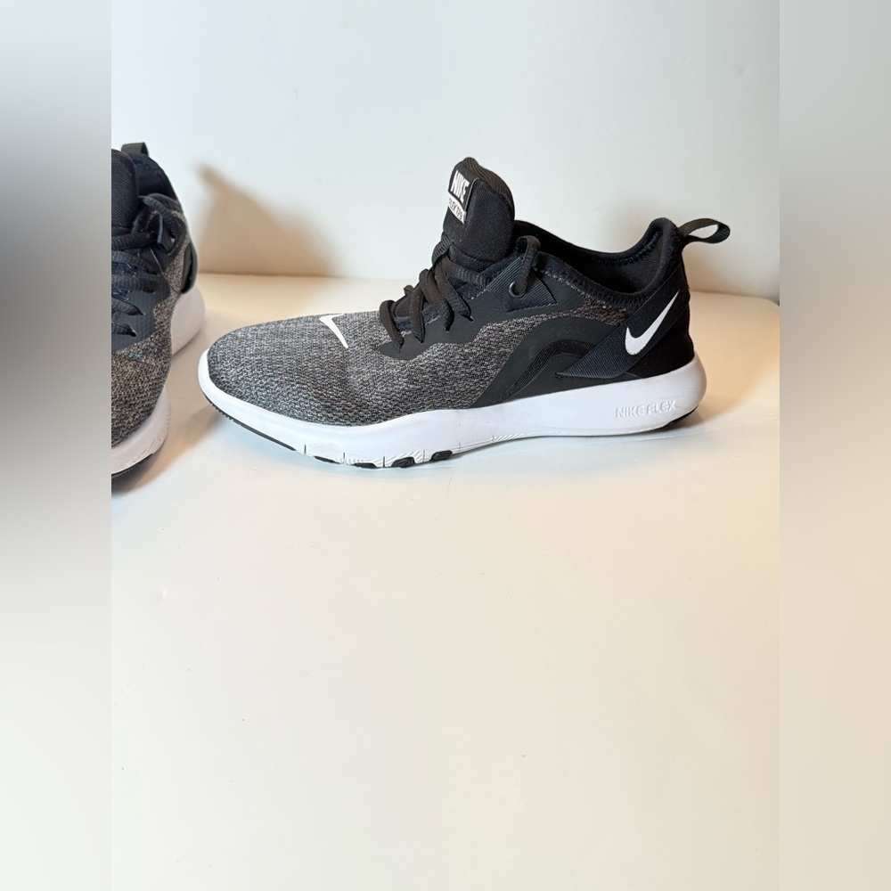 Nike Flex TR 9 Black and White Trainers Size 6.5 - Picture 3 of 7